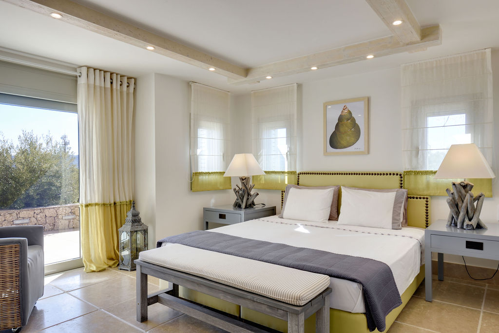 Bedroom with private terrace and sea view
